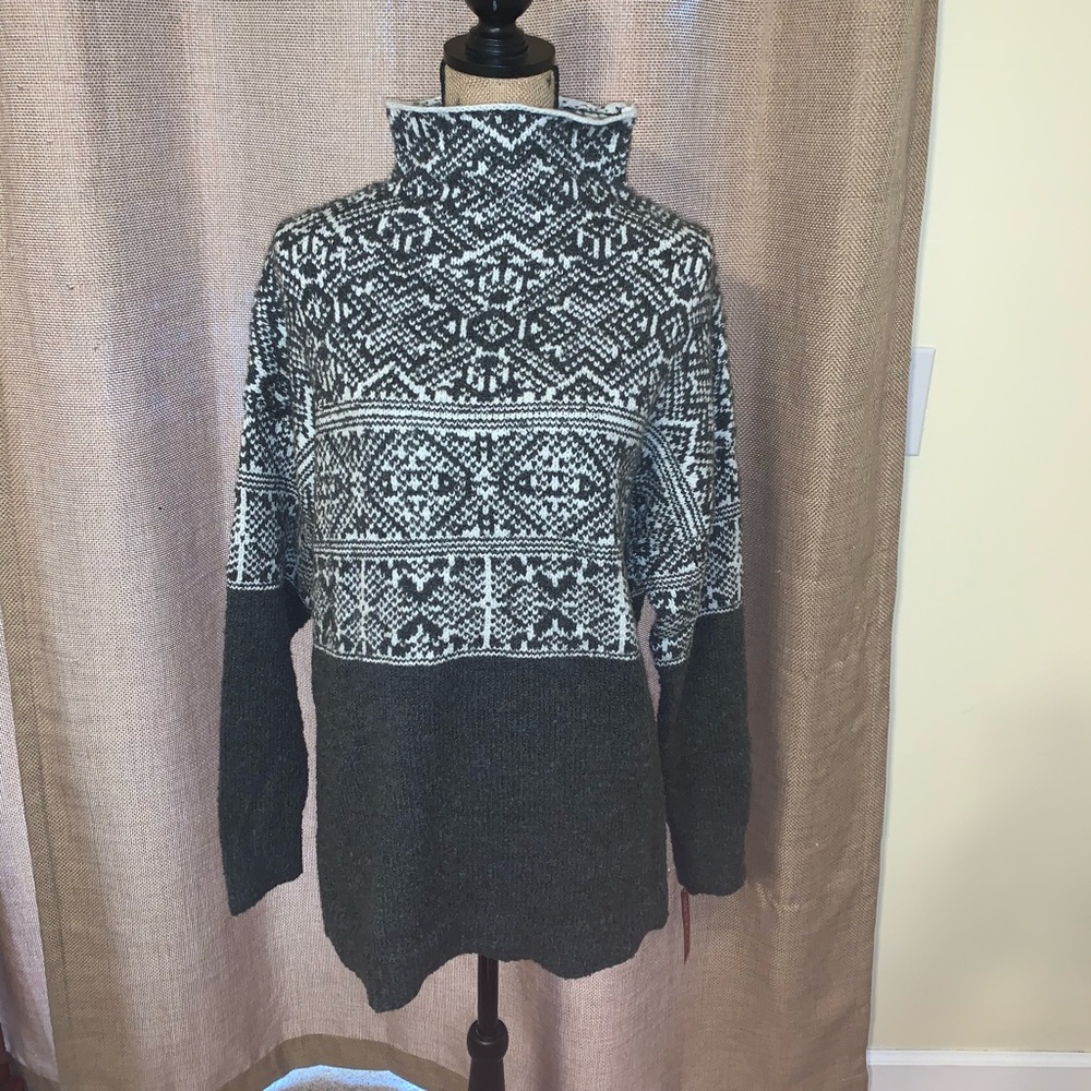 Turtle neck winter sweater - Picture 2 of 5